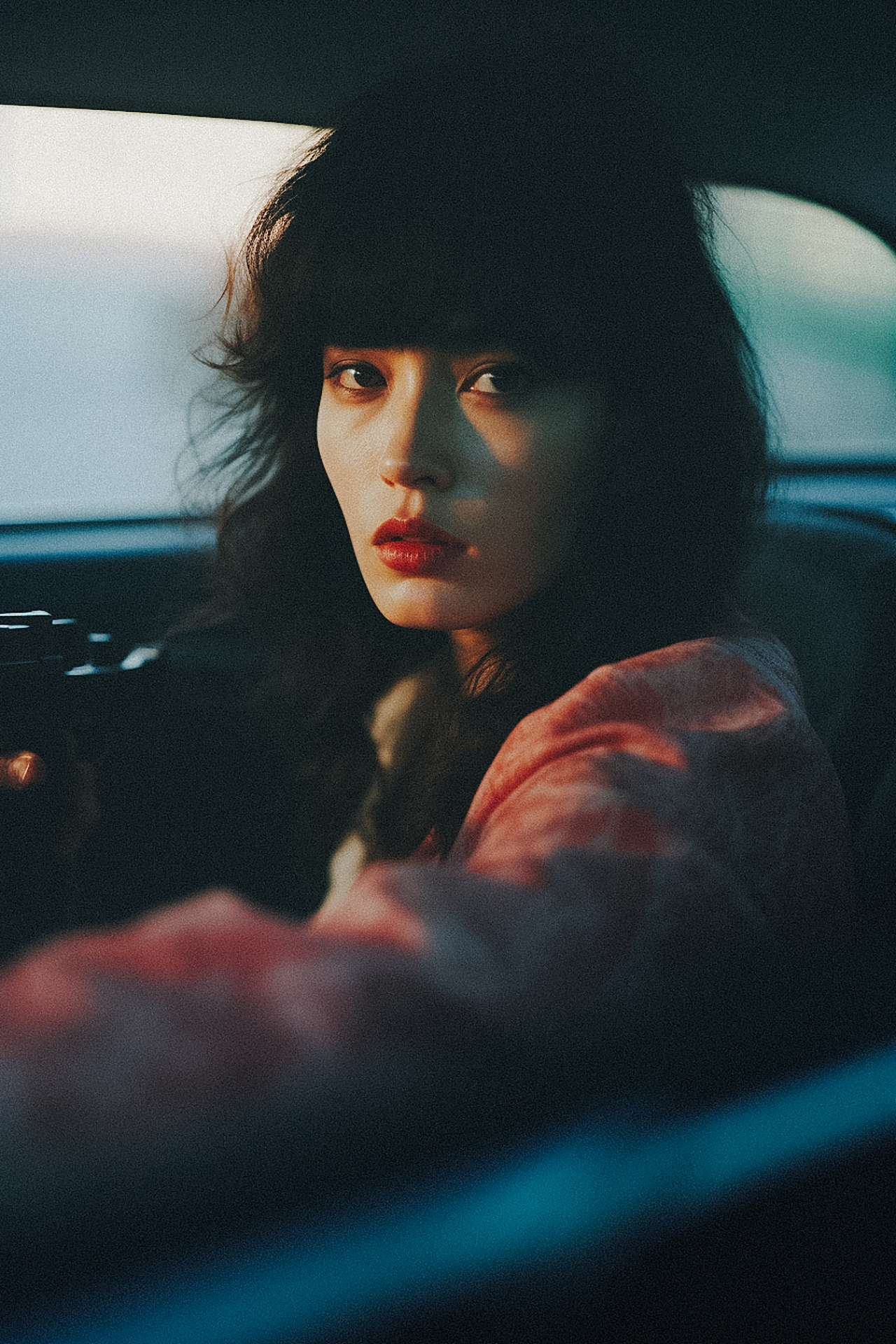 flowerpunk Female in car [Midjourney+Ps]（图ZMzU3NDk2MDEy） - AI作品 - 站酷设计师LoHoo吕灏原创素材 - 站酷ZCOOL