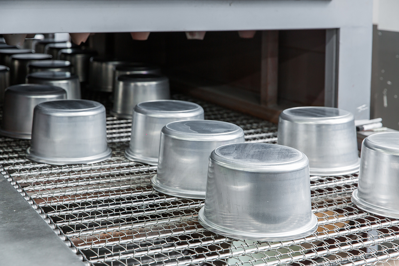 不粘锅工厂拍摄