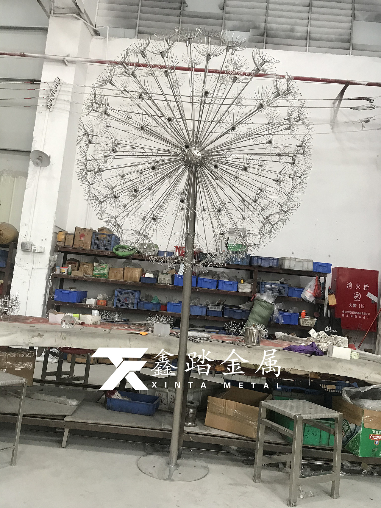 发光不锈钢蒲公英雕塑夜晚效果放射五颜六色的光芒