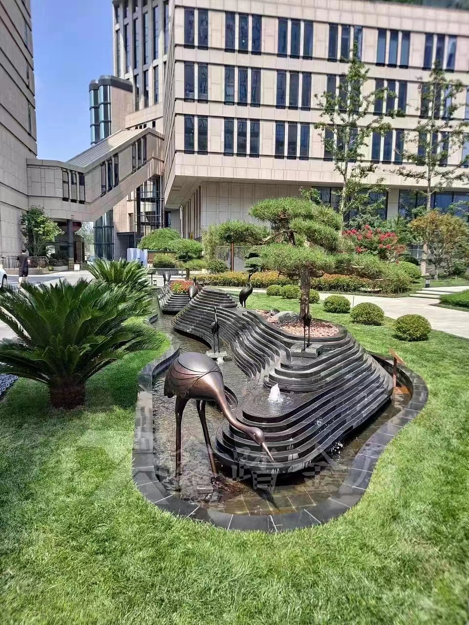 酒店入口风水池景观铜仙鹤雕塑 定制水景特色雕塑摆件