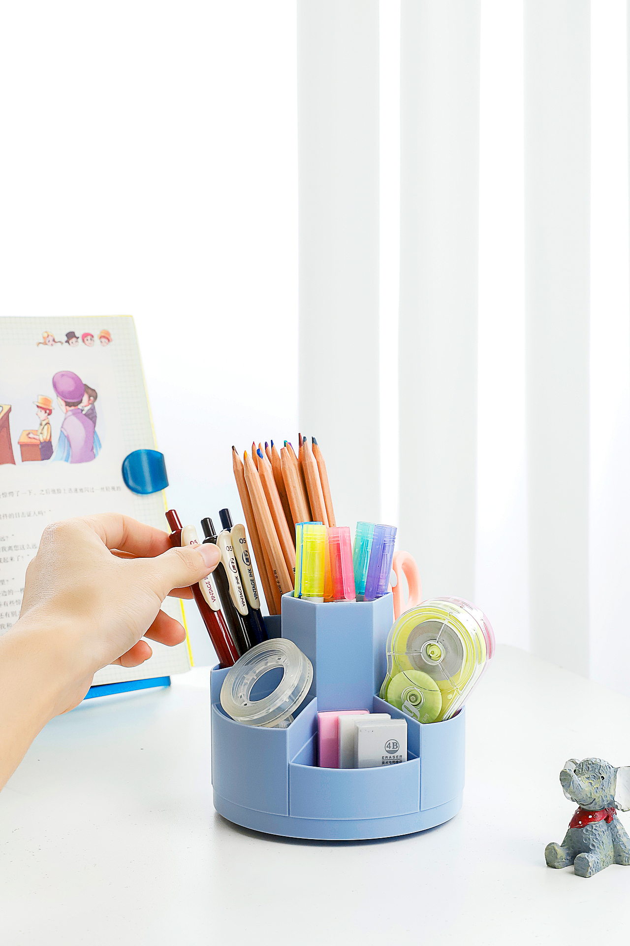 文具摄影 | 旋转笔筒