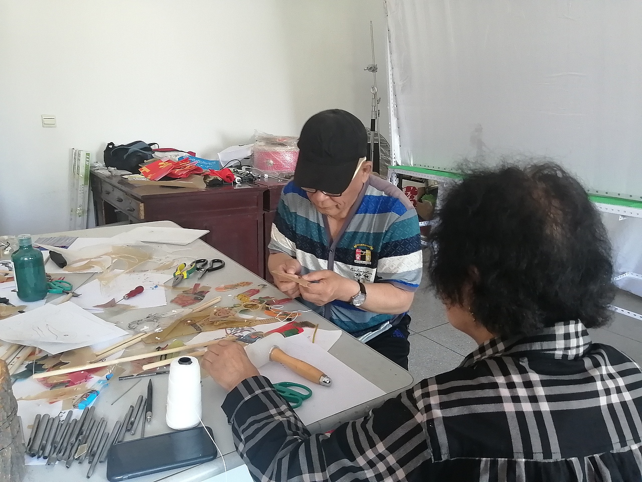 抚顺皮影戏纪实摄影耿焕义 杜文华 崔春兰 李雪 谷小松（图ZMzQxMTU3MTUy） - 人文/纪实摄影 - 站酷设计师谷小松原创素材 - 站酷ZCOOL