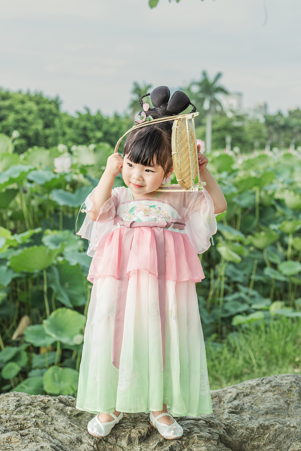 夏日荷花精灵（图ZMzQ0MDAzNDMy） - 人像摄影 - 站酷设计师脱缰的小今原创素材 - 站酷ZCOOL