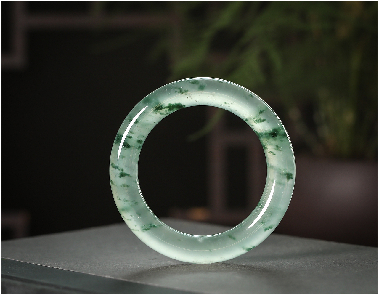 翡翠摄影——冰飘绿手镯（图ZMzMwNTgwNDYw） - 产品摄影 - 站酷设计师衍知易原创素材 - 站酷ZCOOL