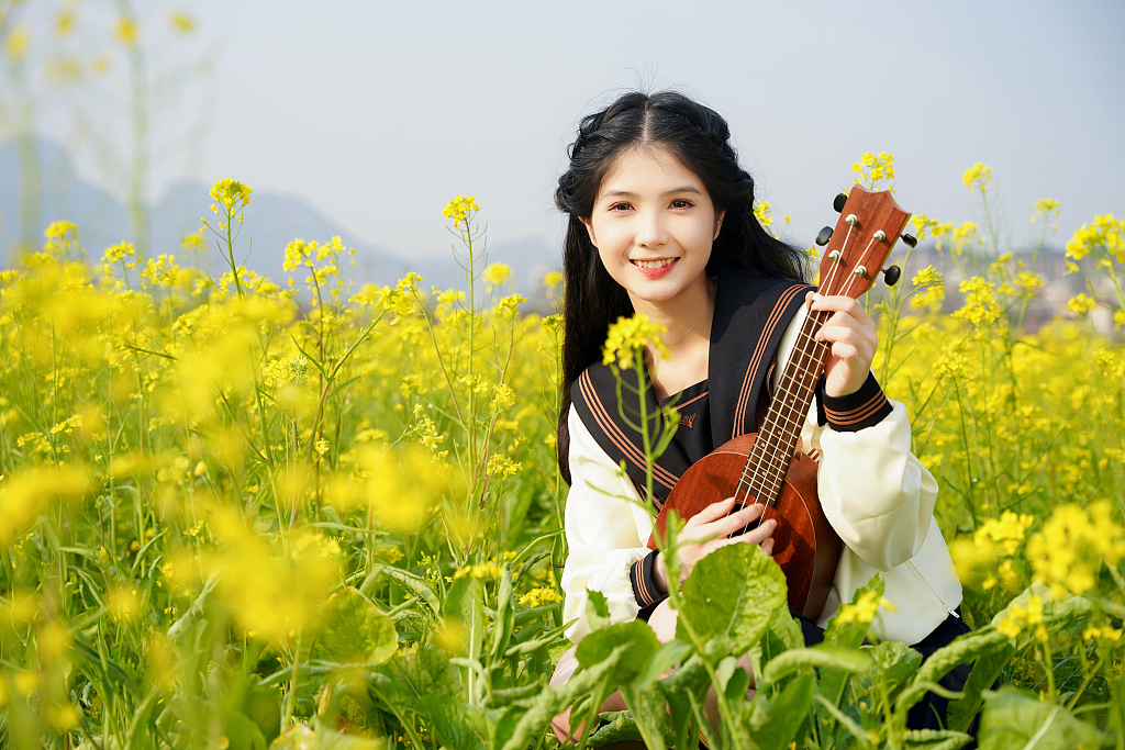 设图网|春季油菜花美女人物摄影图