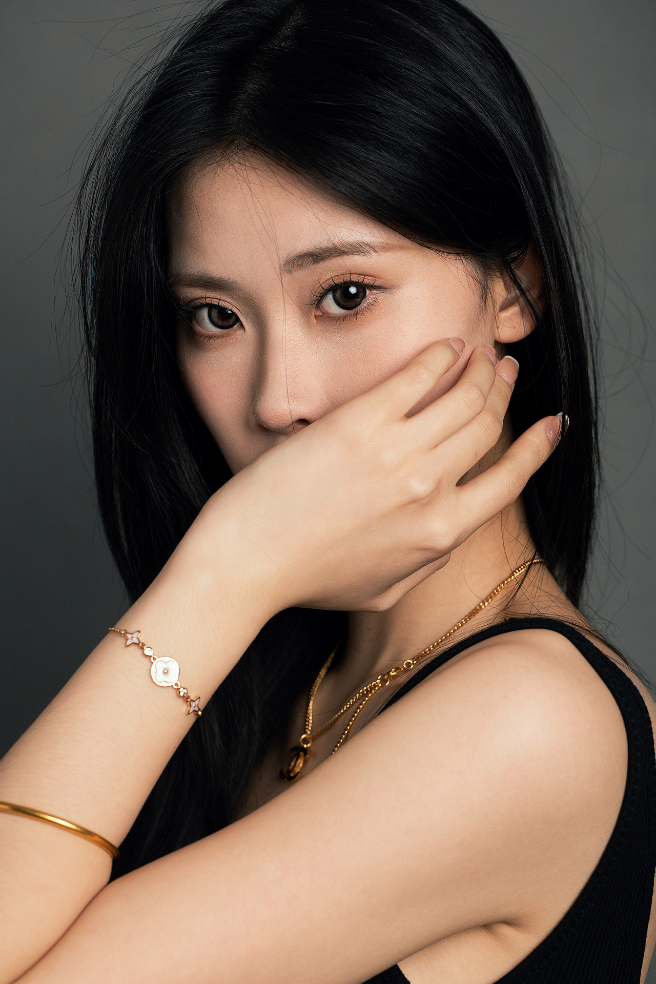 靠近肖像的写真照片