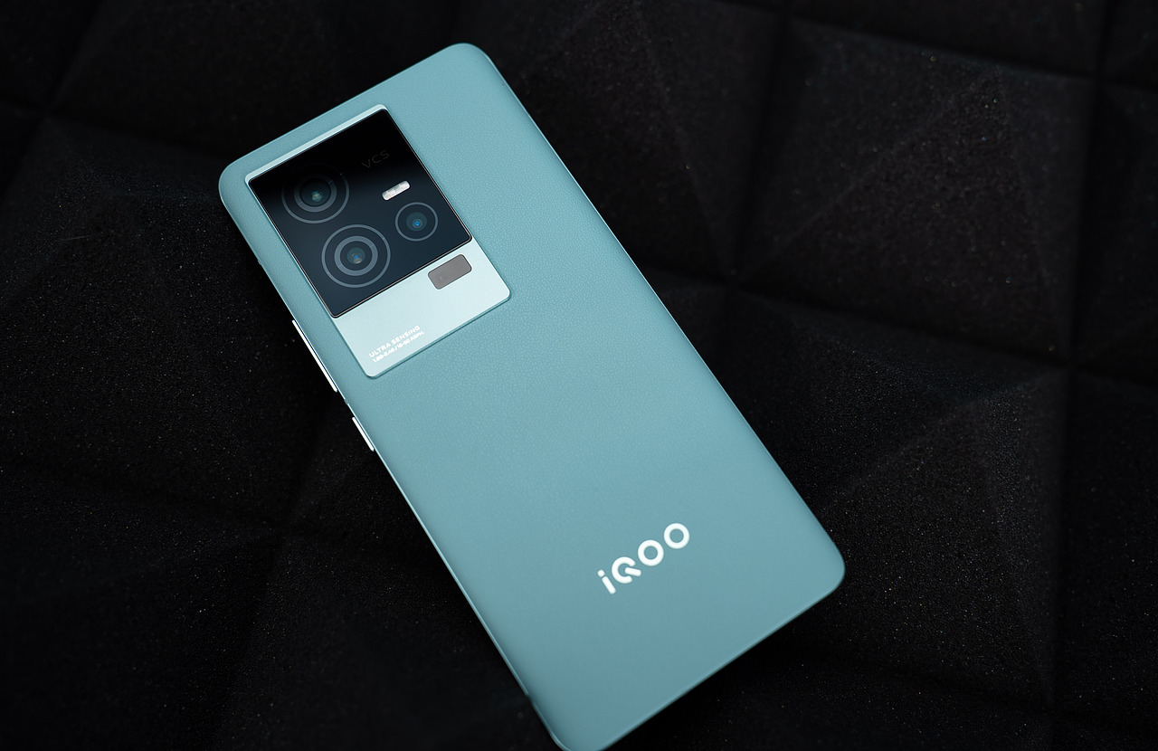 iQOO 11S图赏（图ZMzQ3NDYyOTY4） - 产品摄影 - 站酷设计师神奇飛行員豬豬原创素材 - 站酷ZCOOL