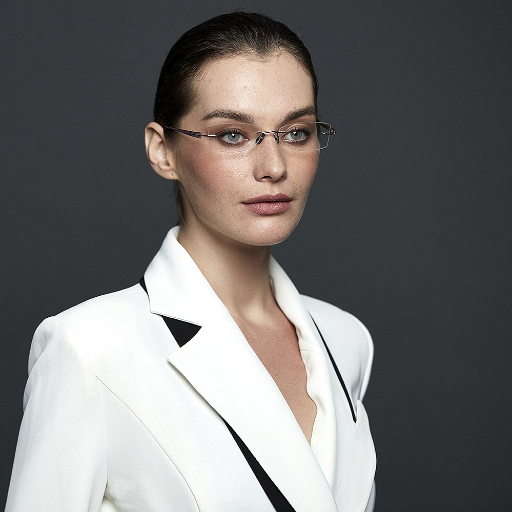 眼镜广告模特对比图