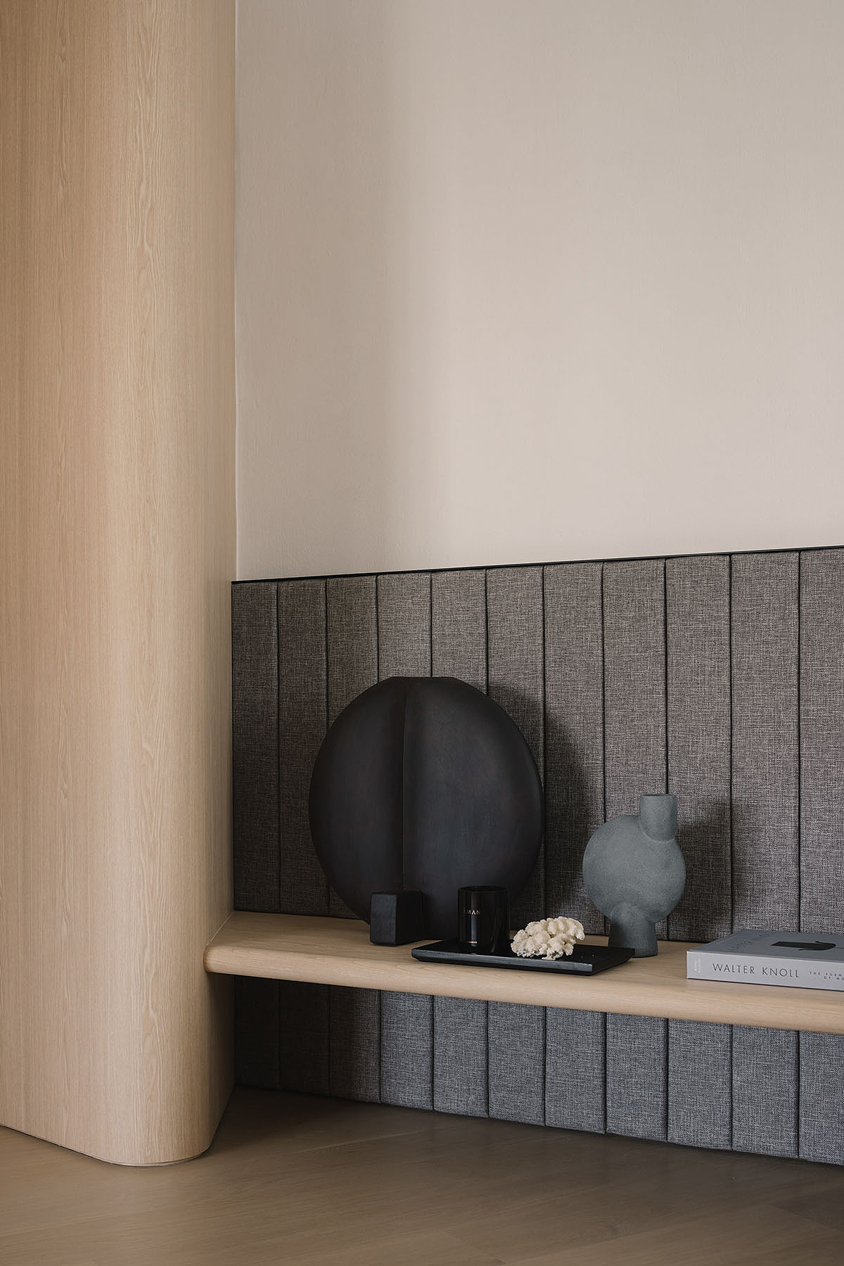 家装设计案例鉴赏——现代原木简约风大平层装修设计