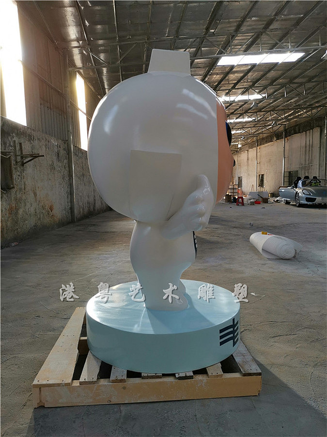 企业南方电网IP抱抱造型卡通公仔雕塑玻璃钢模型厂家