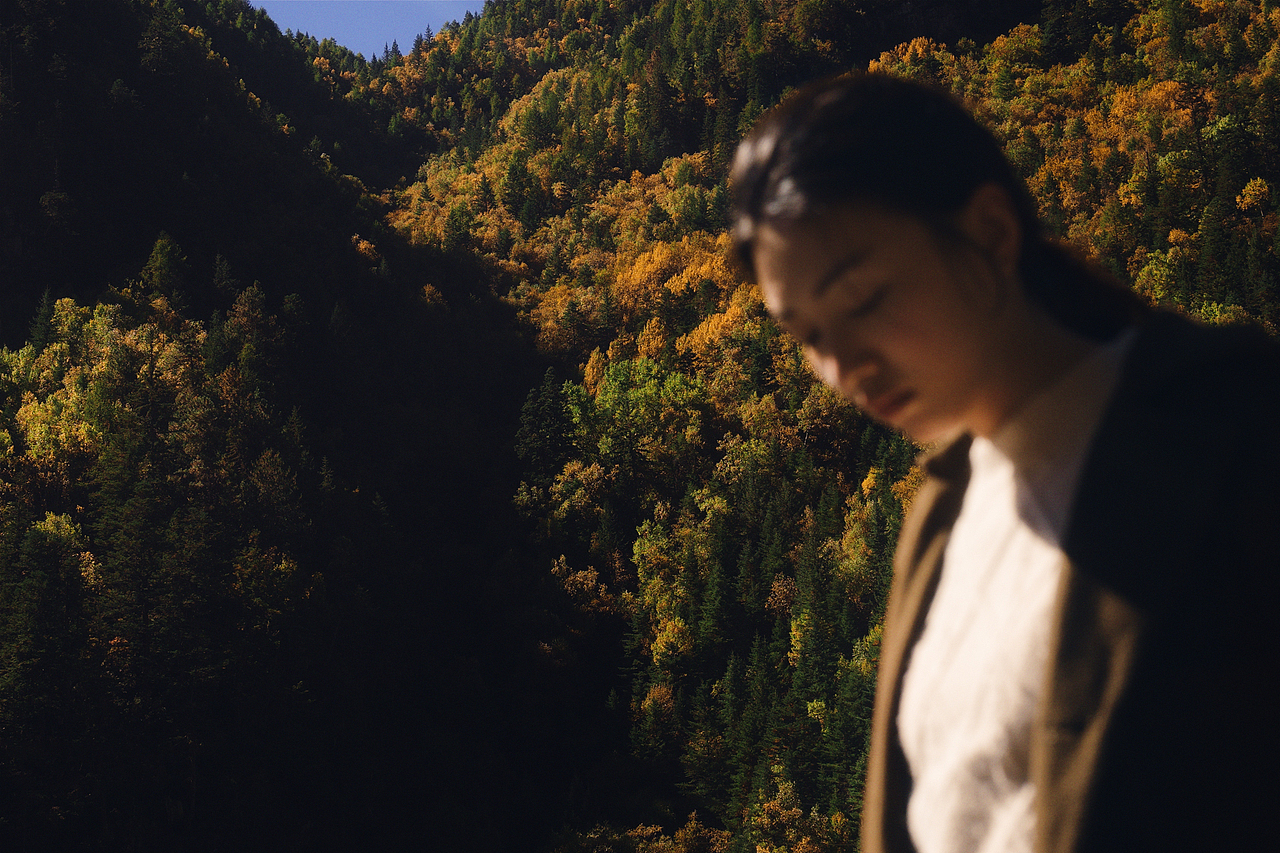 努力走着，为一份温柔的着落（图ZMzMwOTYxODAw） - 人像摄影 - 站酷设计师白山Gavin原创素材 - 站酷ZCOOL