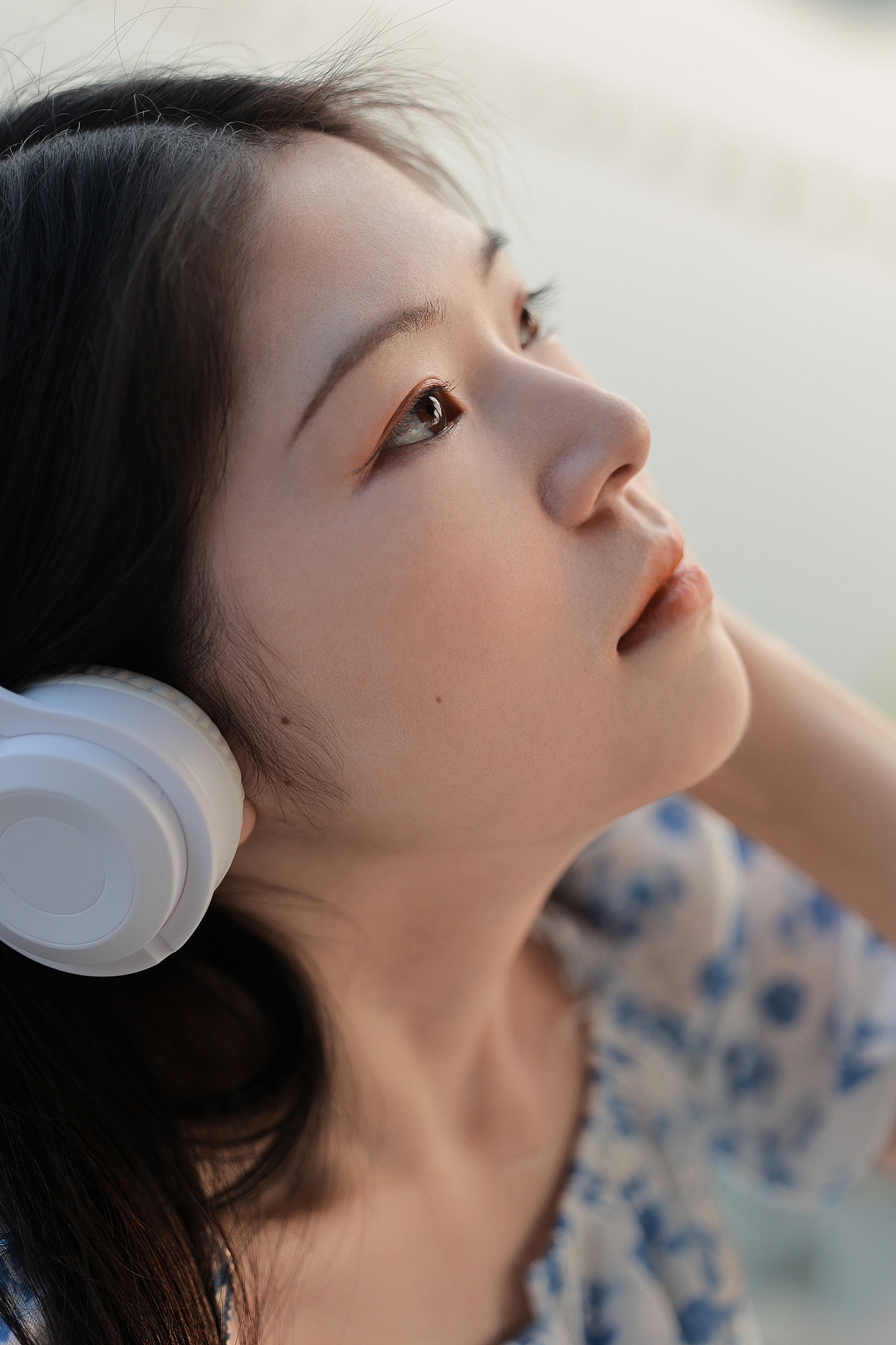 初遇湖畔的少女（图ZMzQyMjIwMTQ4） - 人像摄影 - 站酷设计师今寻本寻Kairos原创素材 - 站酷ZCOOL