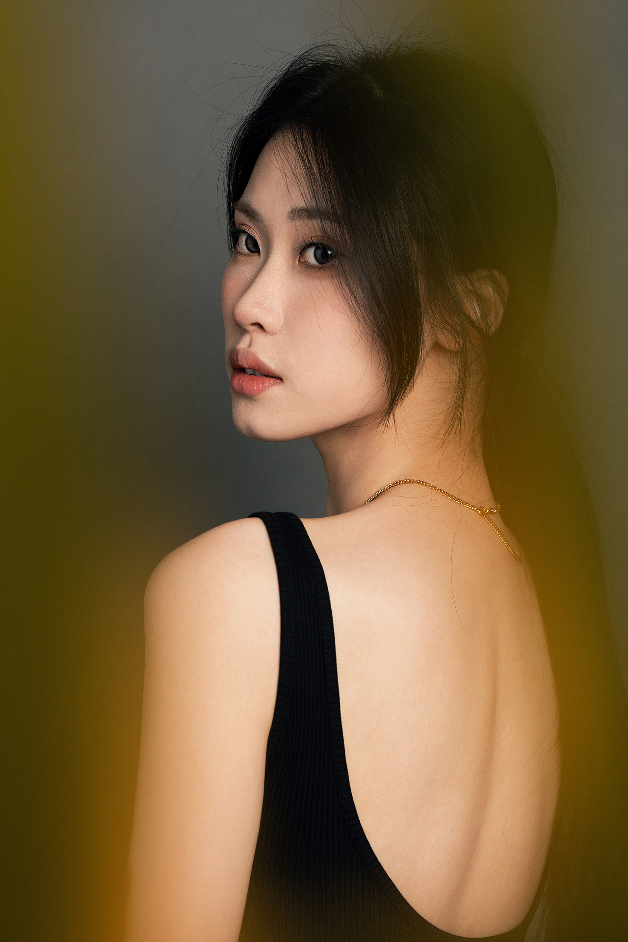 靠近肖像的写真照片