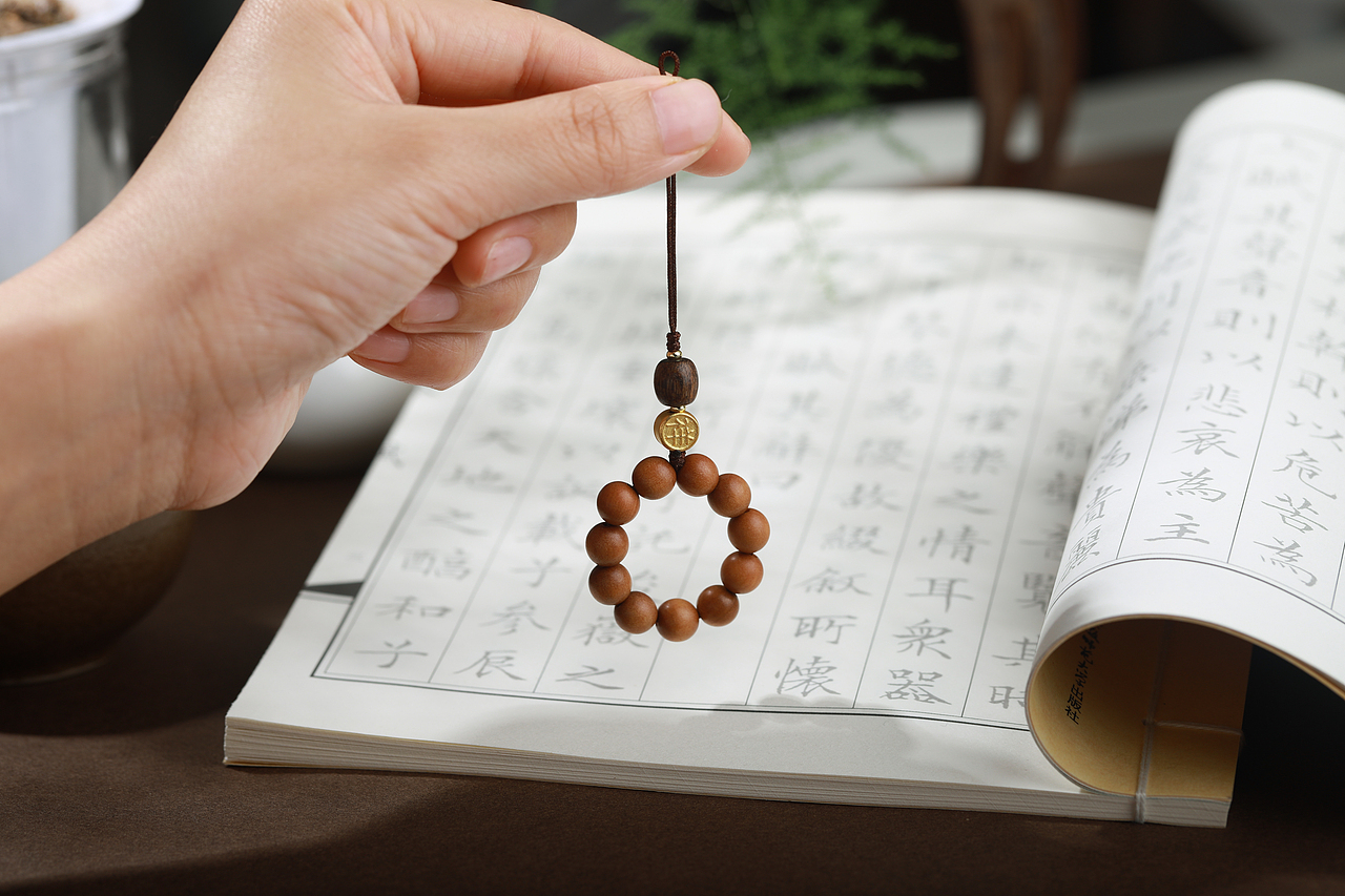 【饰品/木系/车钥匙扣/手机链/静物拍摄】（图ZMzY2NzUzOTMy） - 产品摄影 - 站酷设计师咸鱼下锅原创素材 - 站酷ZCOOL