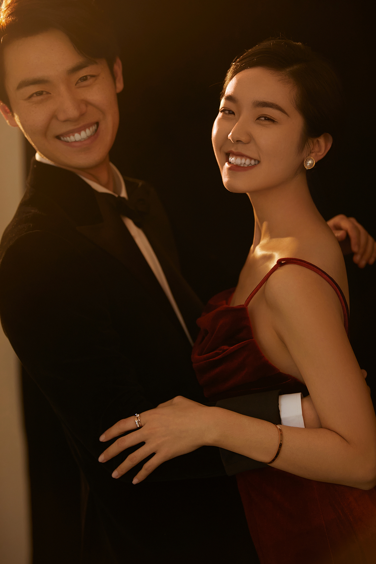 你望向我的眼神如此明亮，比平日里更甜更甜