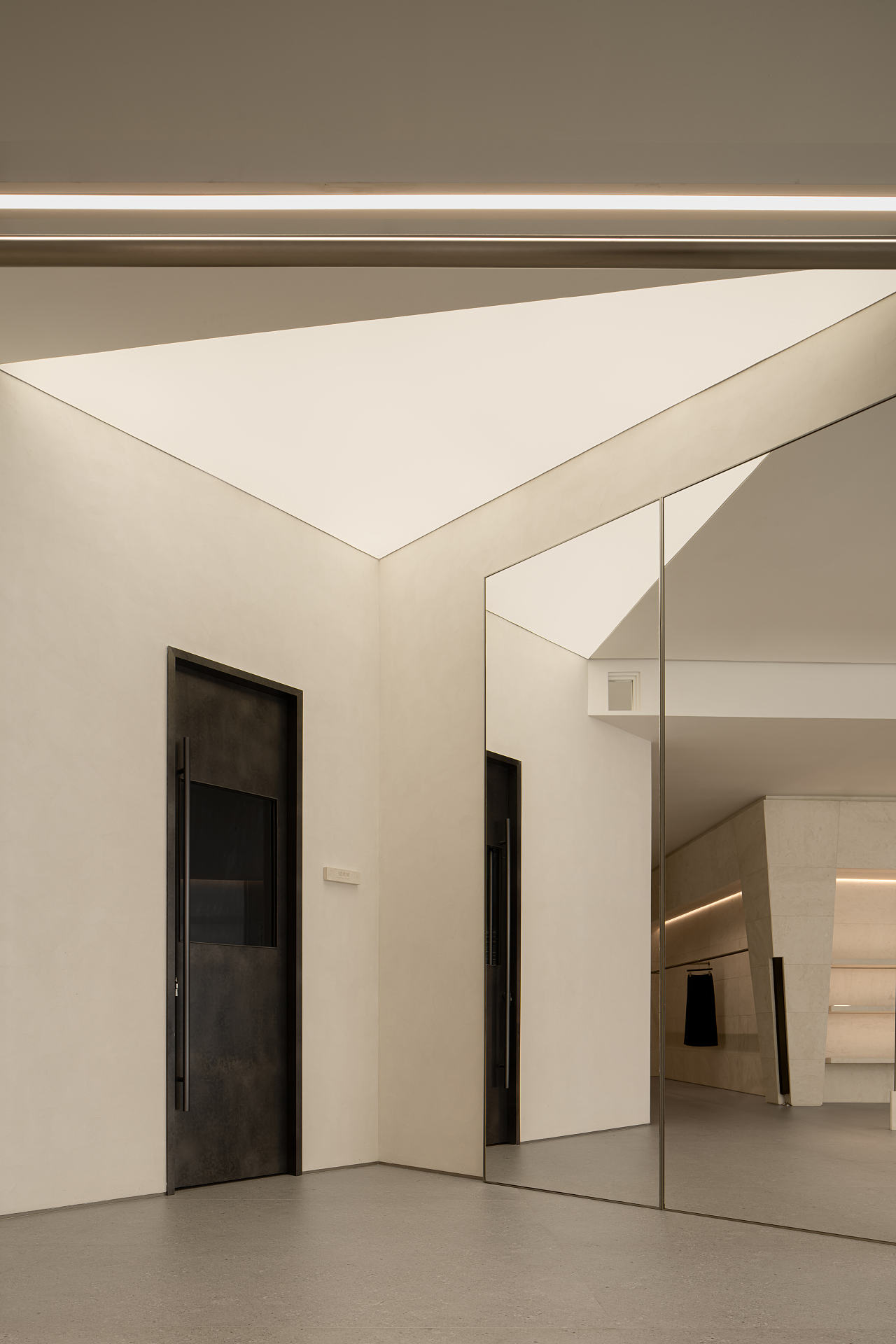 深圳WEIZHI服饰|MOOTHAN. DESIGN