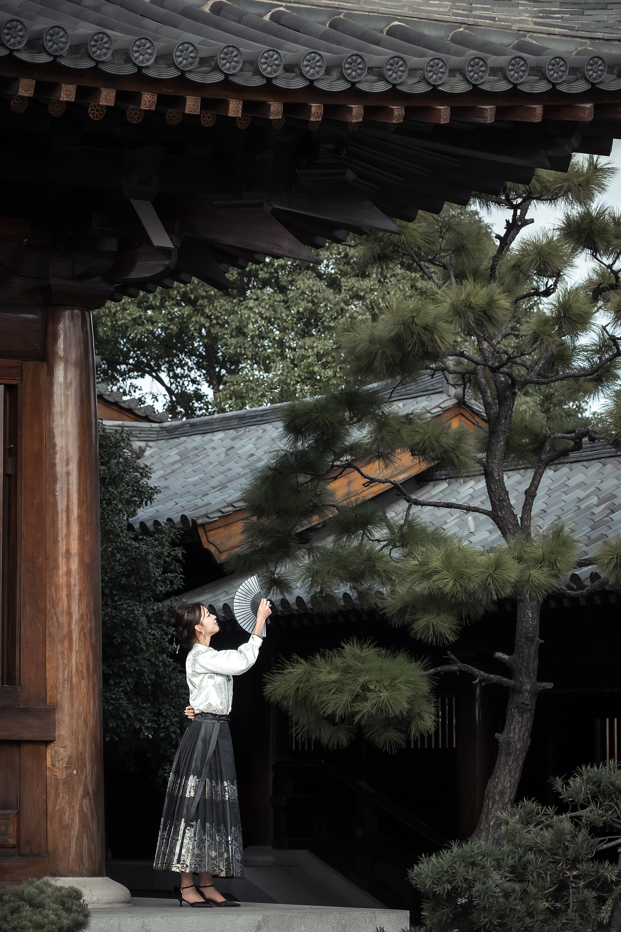 宝山寺X马面裙｜富士xh2（图ZMzU2NTAxMTMy） - 人像摄影 - 站酷设计师岛的失眠所原创素材 - 站酷ZCOOL