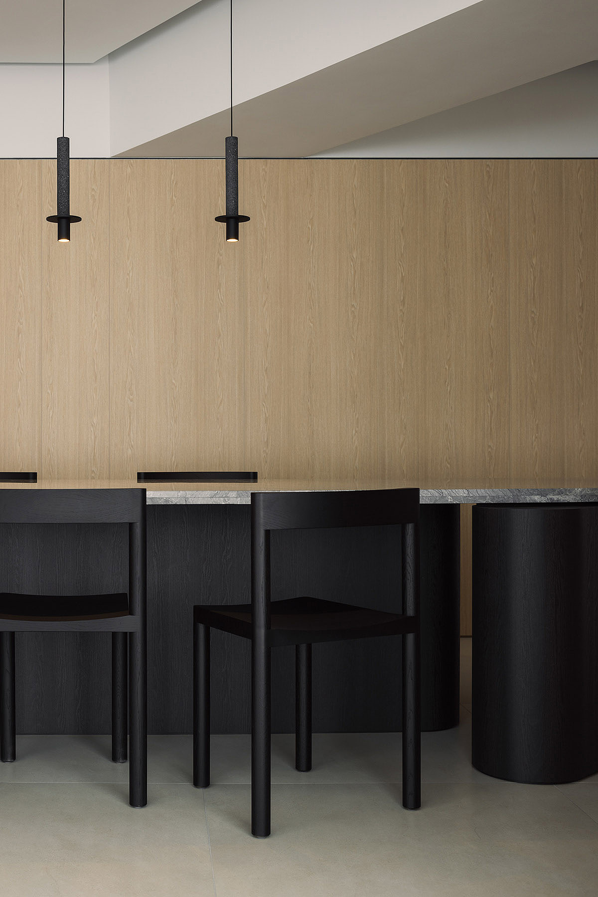 家装设计案例鉴赏——现代原木简约风大平层装修设计