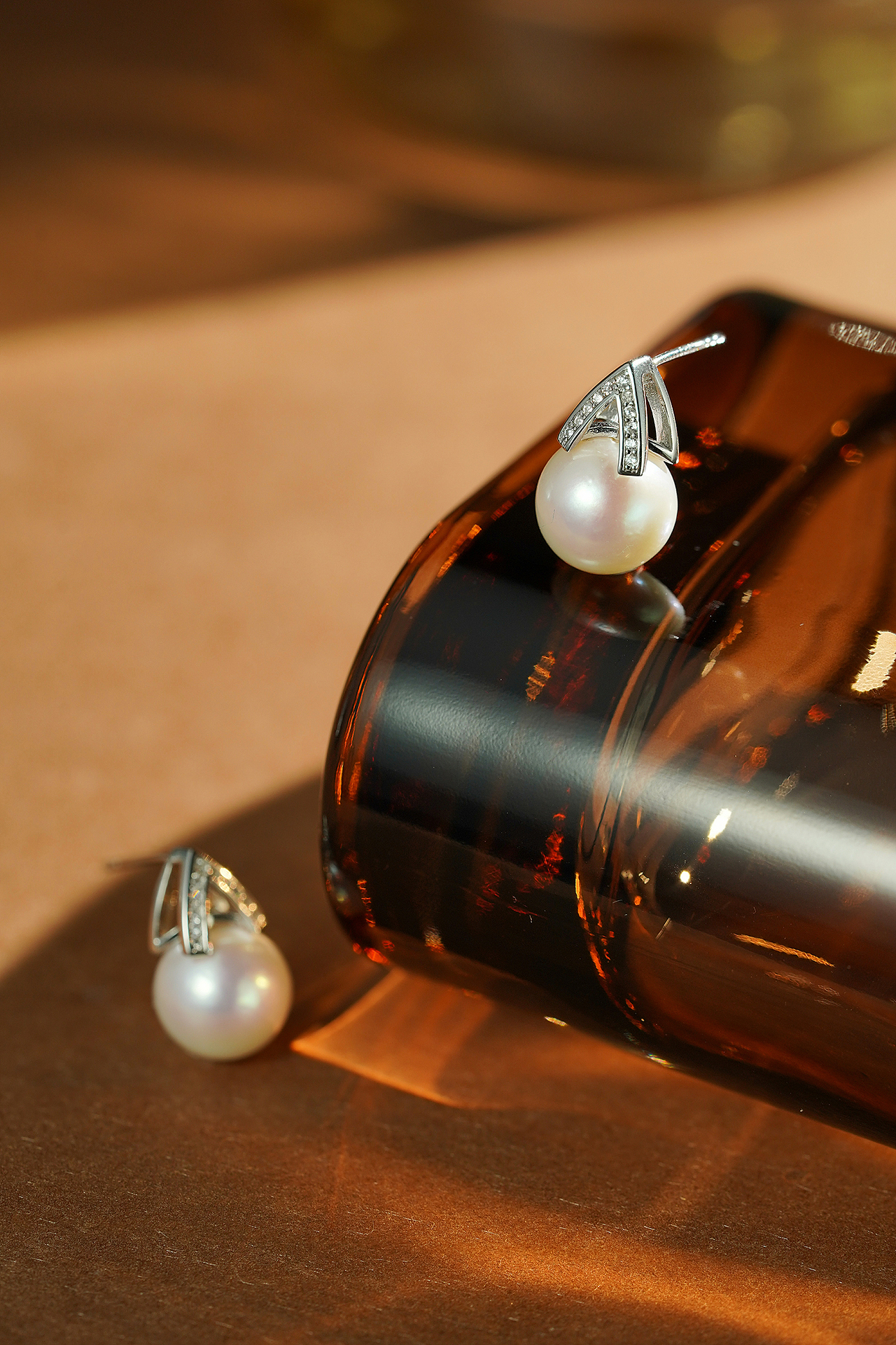 日常珠宝拍摄 |原片 美拉德色系场景 珍珠耳钉（图ZMzU5ODgzODY4） - 产品摄影 - 站酷设计师珠宝摄影师Ja原创素材 - 站酷ZCOOL