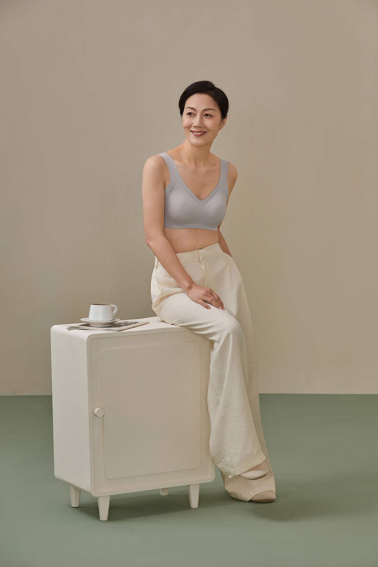 HEIBAI电商 | 中老年文胸也能拍出松弛感（图ZMzU4NzUwNzc2） - 人像摄影 - 站酷设计师杭州黑白影像原创素材 - 站酷ZCOOL