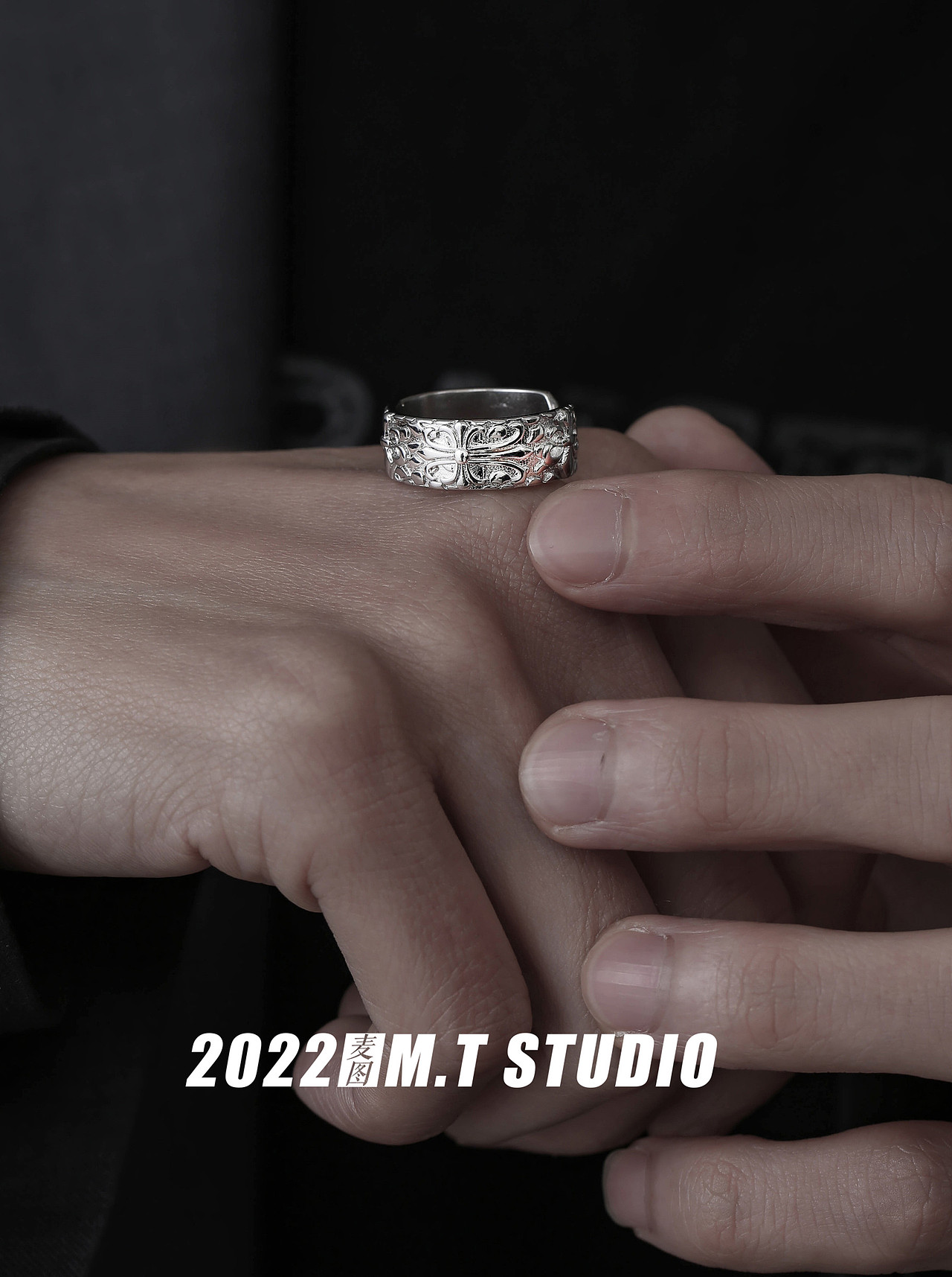 产品摄影 男士饰品项链耳饰戒指模特拍摄 暗黑男士饰品