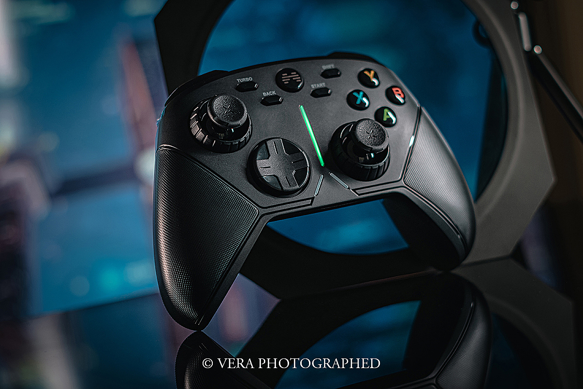 阿修罗3S 无线版 游戏手柄（图ZMzEzNTg1MjY4） - 产品摄影 - 站酷设计师叶少Vera原创素材 - 站酷ZCOOL