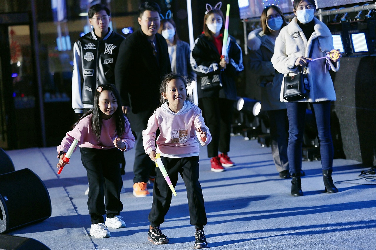 宝龙广场美丽滨城-抖音城市嘉年华（图ZMzEyNzQ4MjU2） - 时尚/艺术摄影 - 站酷设计师老山叔Sion原创素材 - 站酷ZCOOL