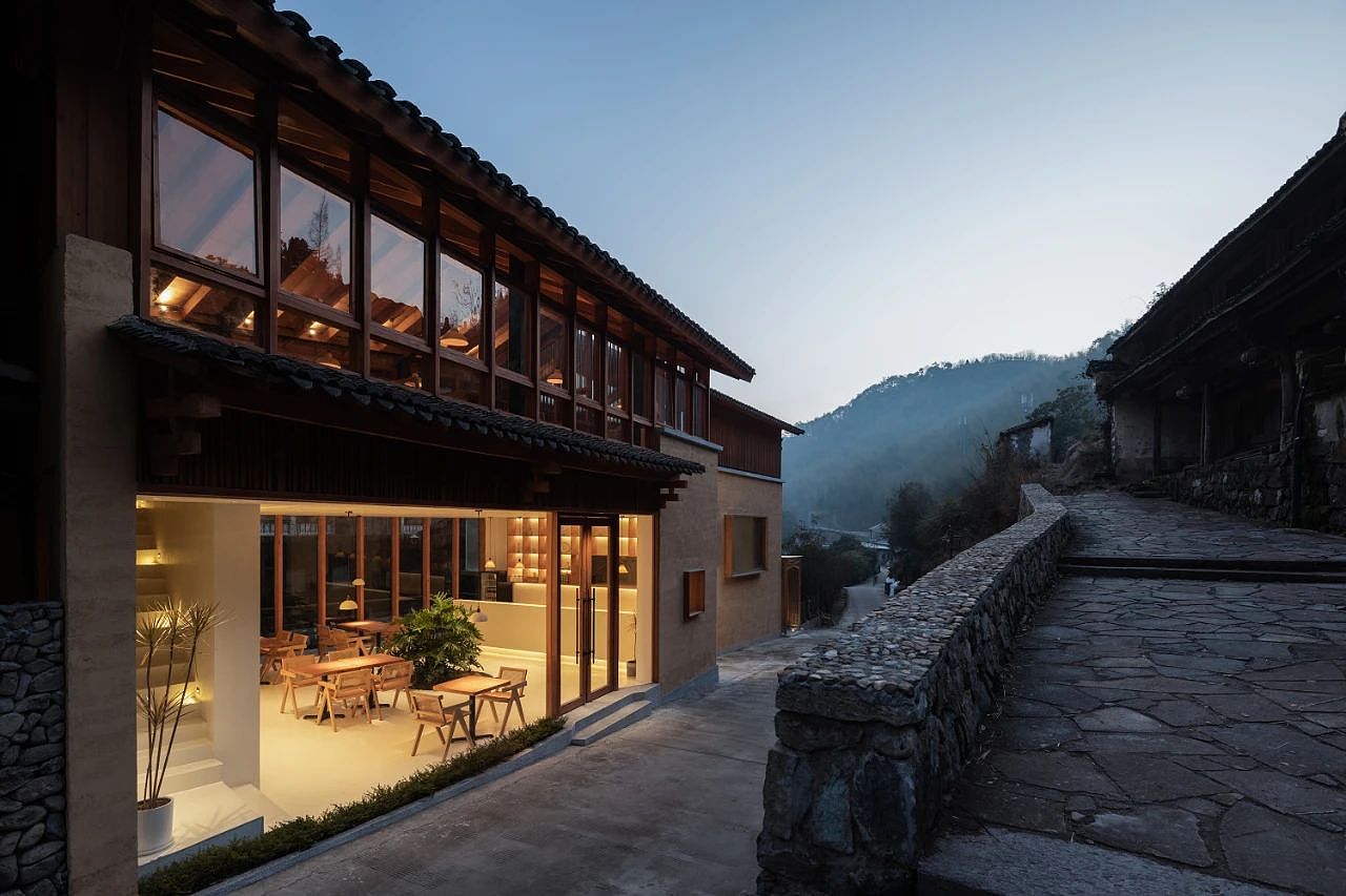 村口发电站改造的小酒吧,传统材料留住江南古村记忆!