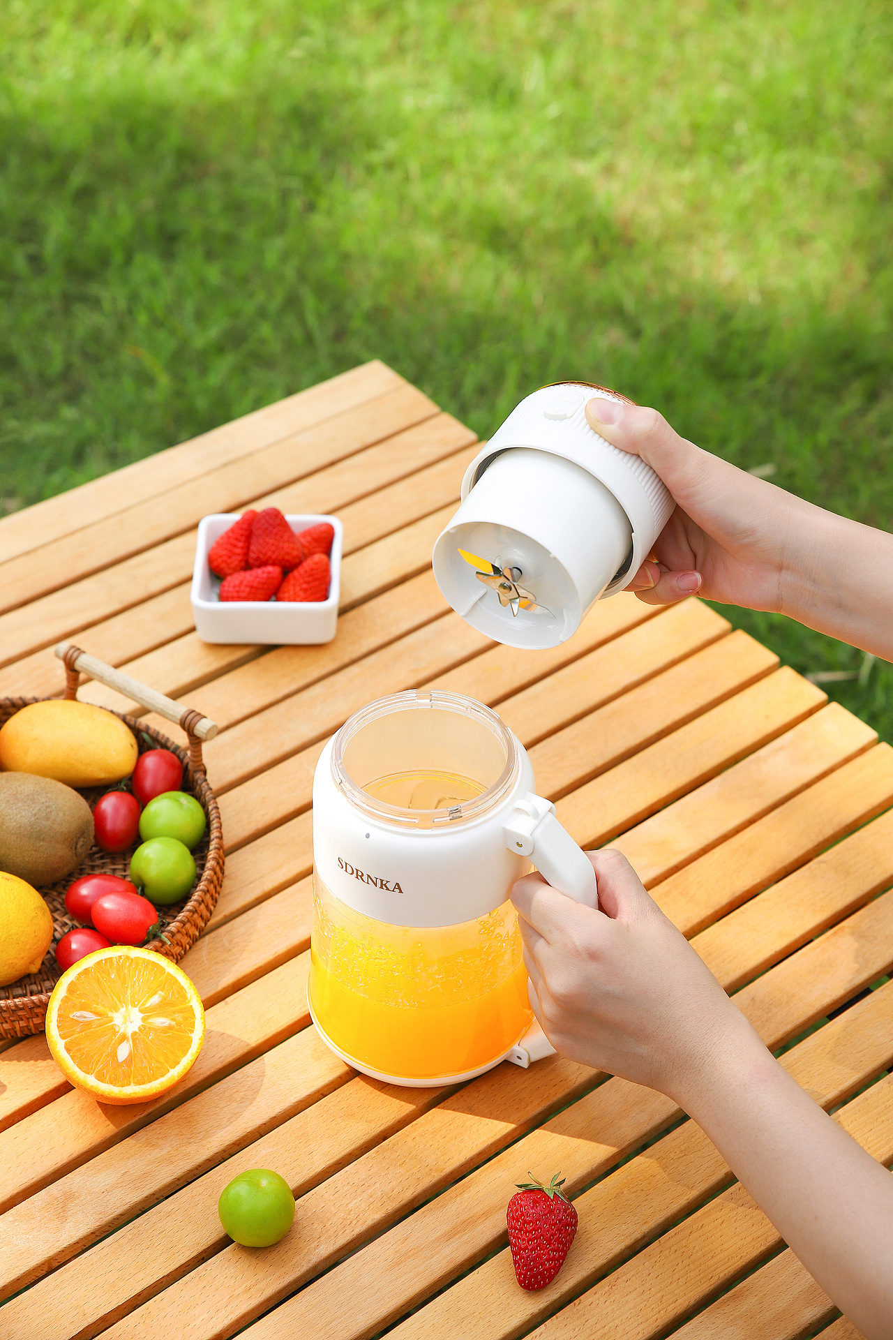 戶外榨汁桶（圖ZMzQyODEzOTAw） - 產(chǎn)品攝影 - 站酷設(shè)計師藝卓攝影設(shè)計原創(chuàng)素材 - 站酷ZCOOL