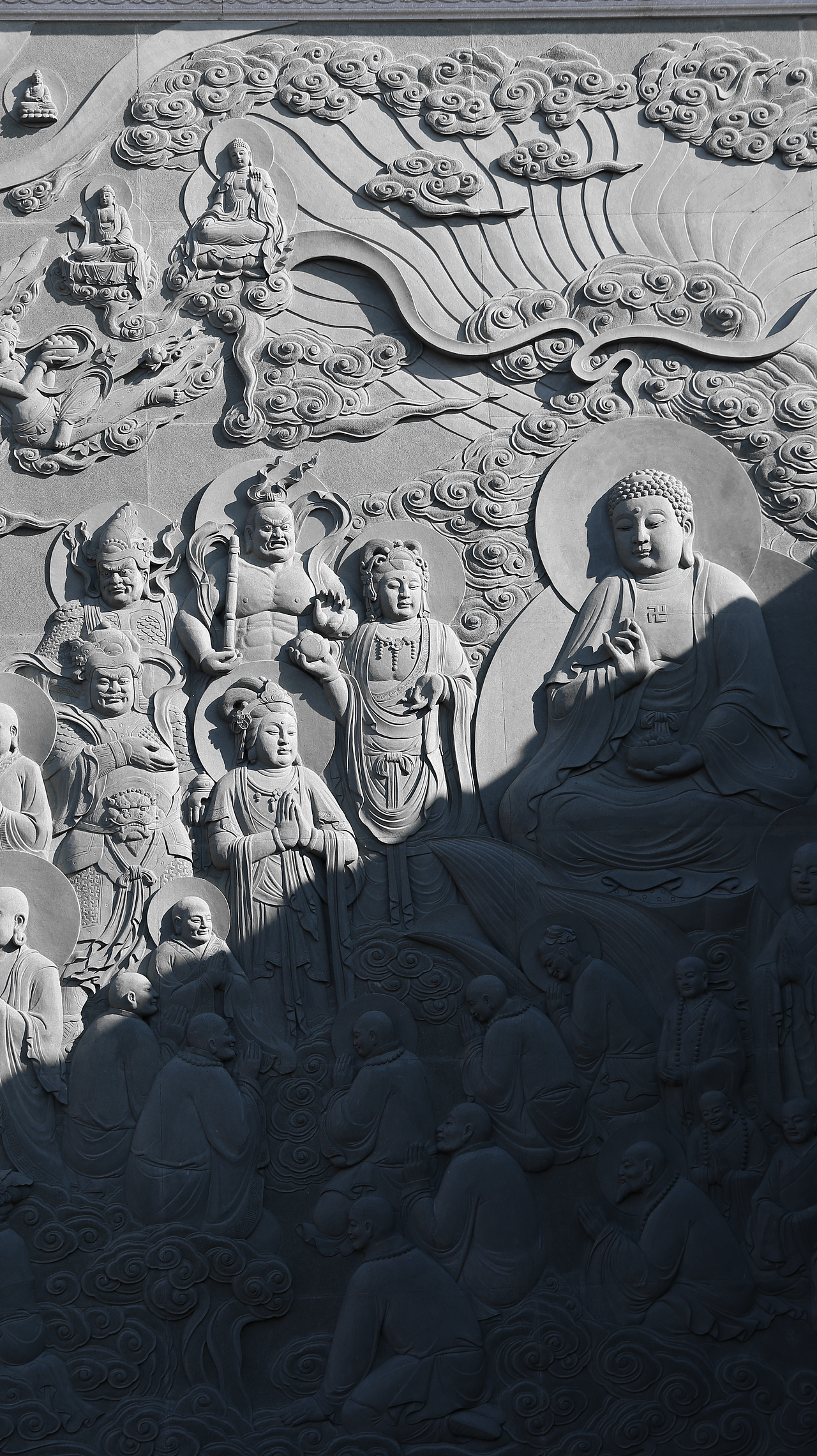 山寺清幽一缕青烟