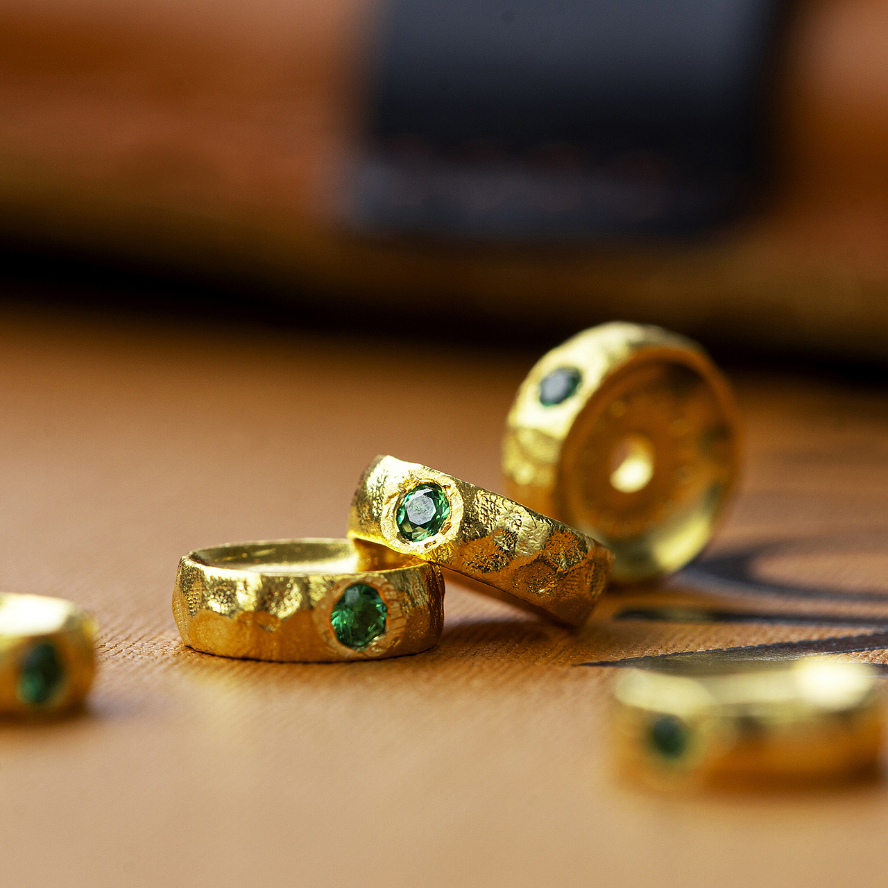 黄金珠宝绿宝石卡环配饰（图ZMzIyMTQ4MjQ4） - 产品摄影 - 站酷设计师镨通人原创素材 - 站酷ZCOOL