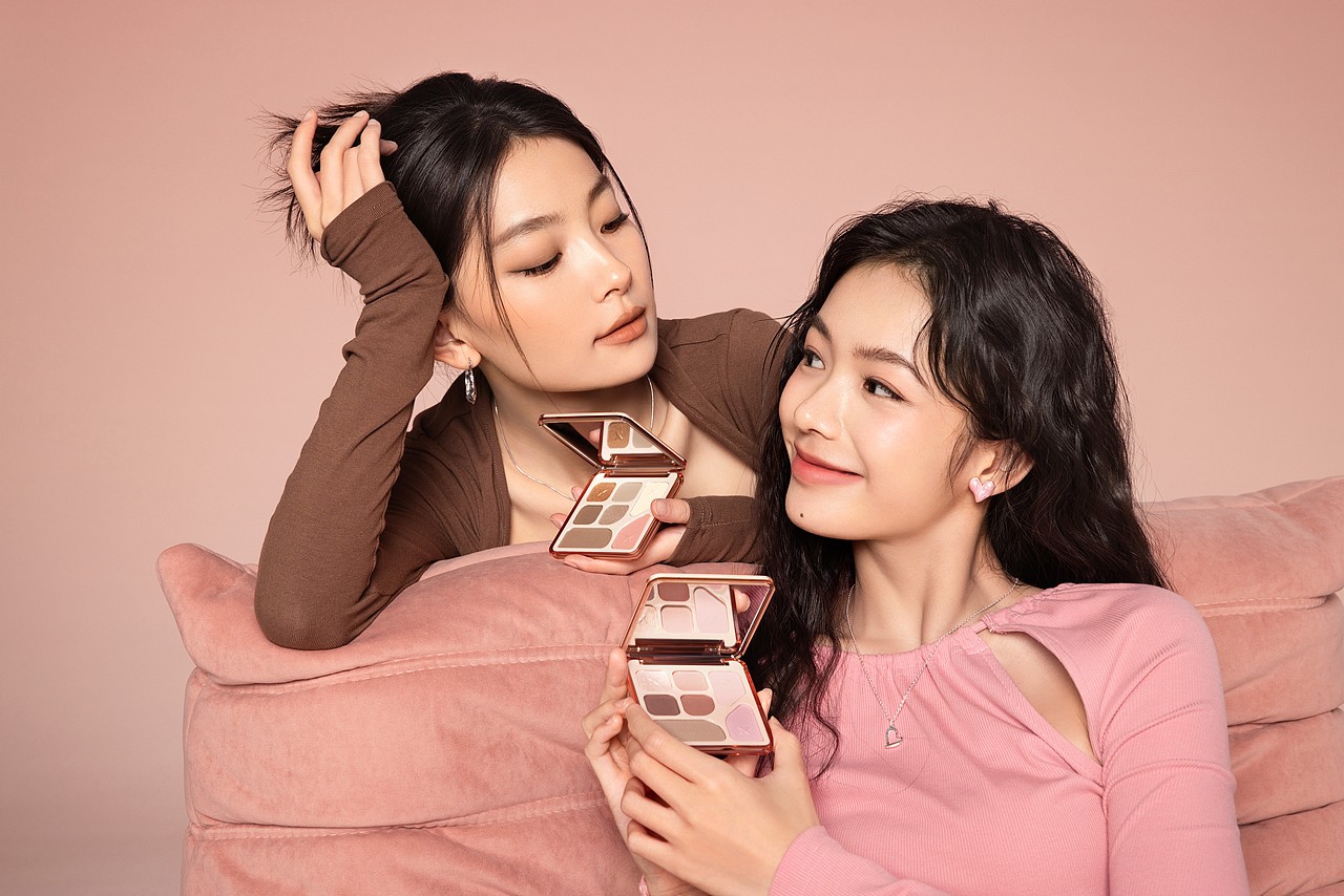 美康粉黛 口袋眼影盘拍摄（图ZMzU1NDY3NzA0） - 人像摄影 - 站酷设计师他是33原创素材 - 站酷ZCOOL