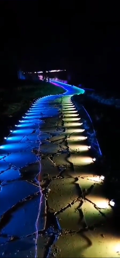 七彩步道灯 街道亮化方案 景区亮化方案 灯光亮化案例（图ZMzMwNTIxOTIw） - 雕塑 - 站酷设计师星图美陈原创素材 - 站酷ZCOOL