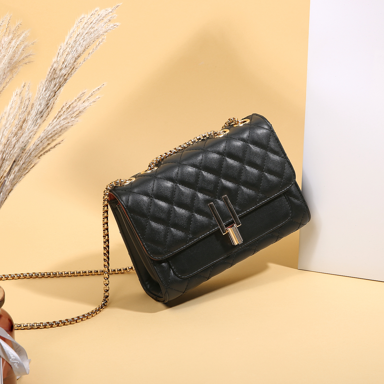 静物平铺创意拍摄-女包