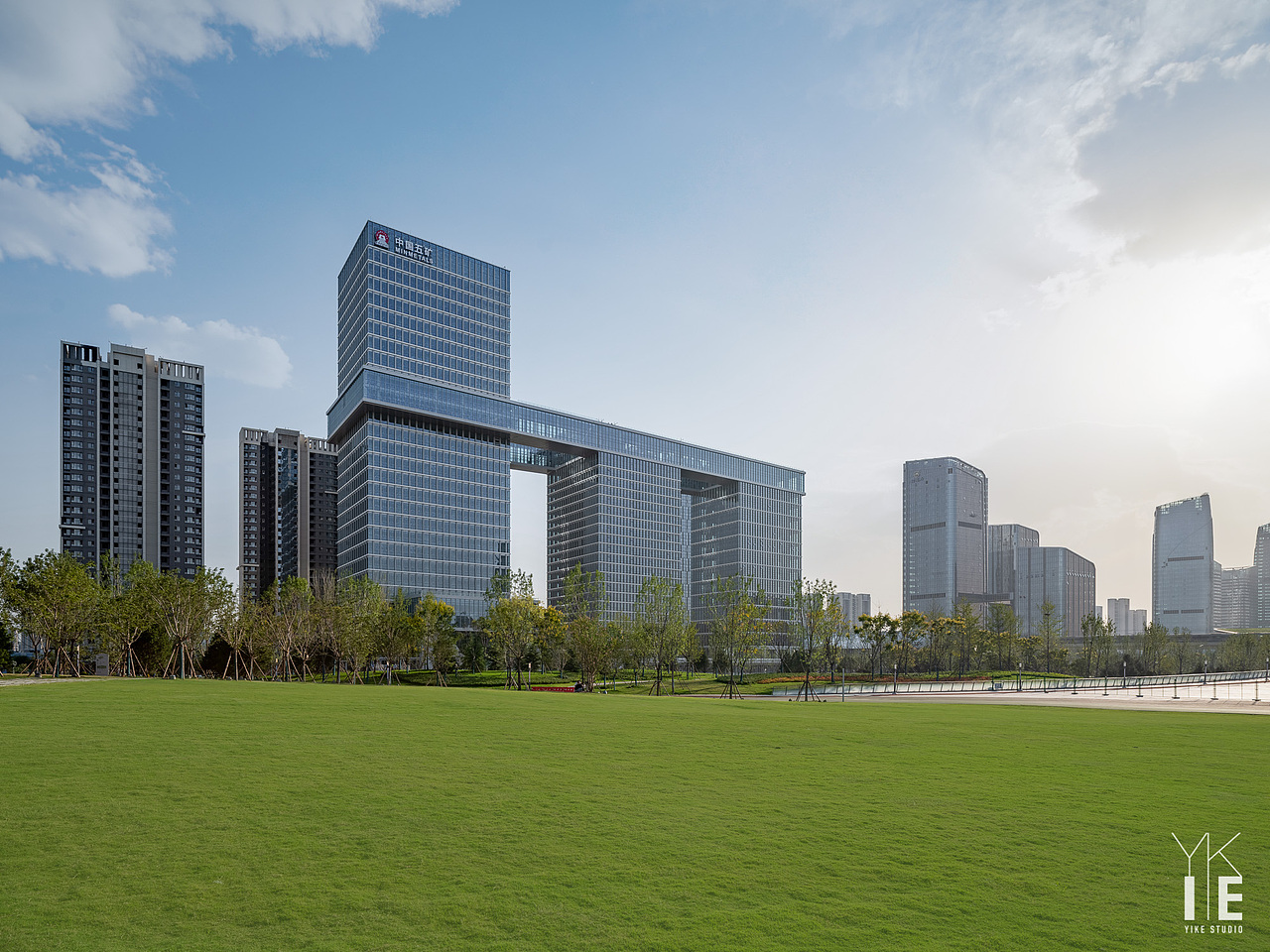 一个写字楼外立面拍摄