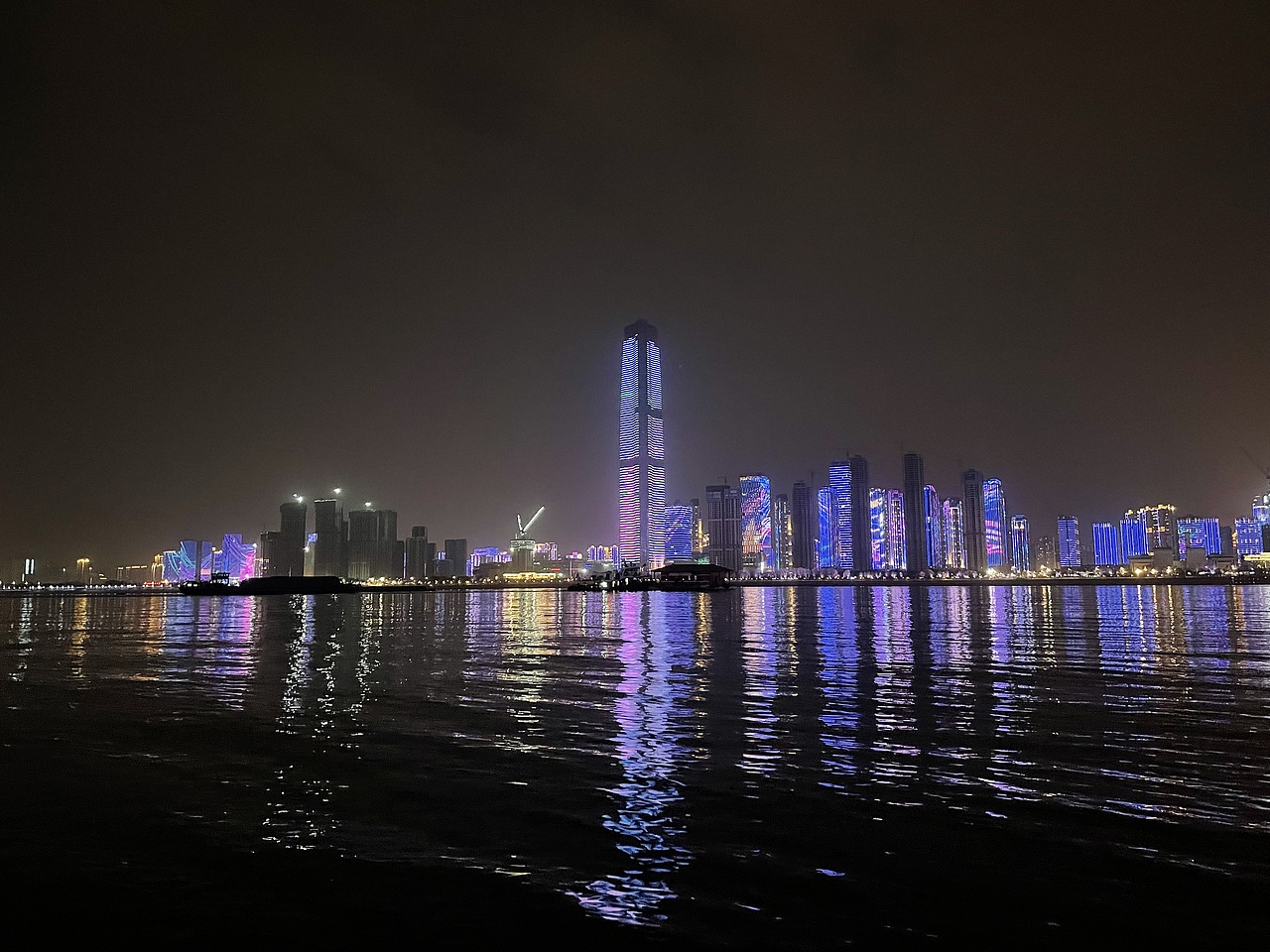 《我与江滩有个约定》（图ZMzAzMjE2NzY4） - 风光摄影 - 站酷设计师五七三一原创素材 - 站酷ZCOOL