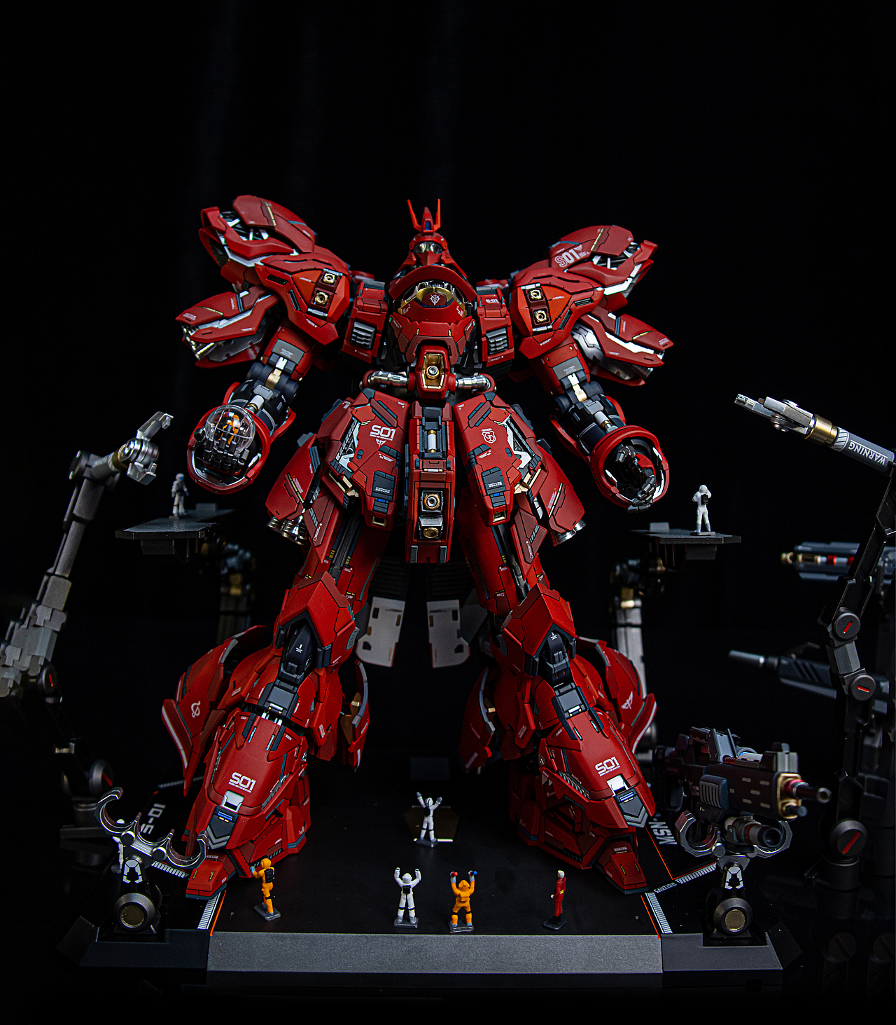 万代MG沙扎比+育胶GK套件 格纳库小人仔场景制作