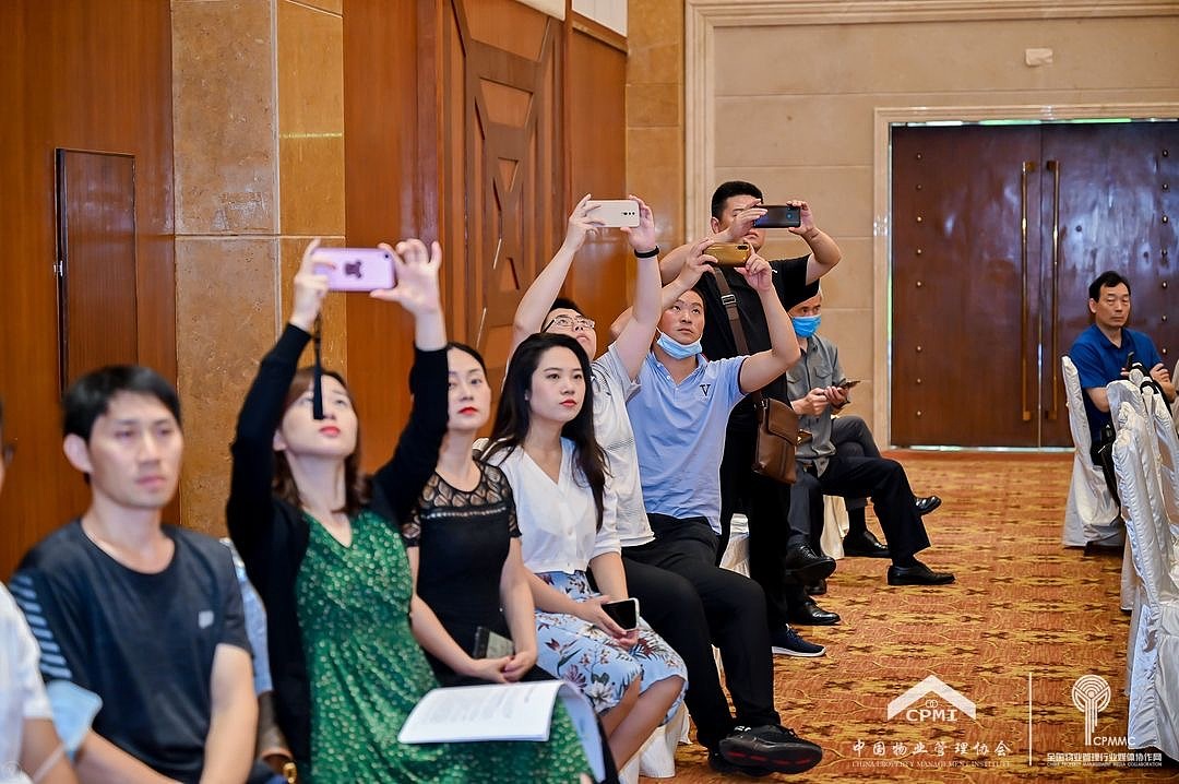 会议活动跟拍论坛峰会拍摄培训展会宴会生日全家福拍摄