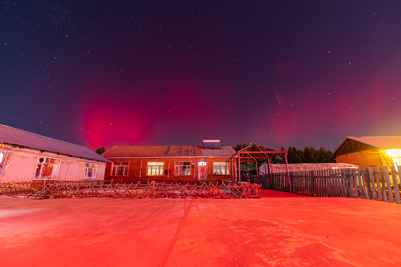 在漠河北极村看北极光