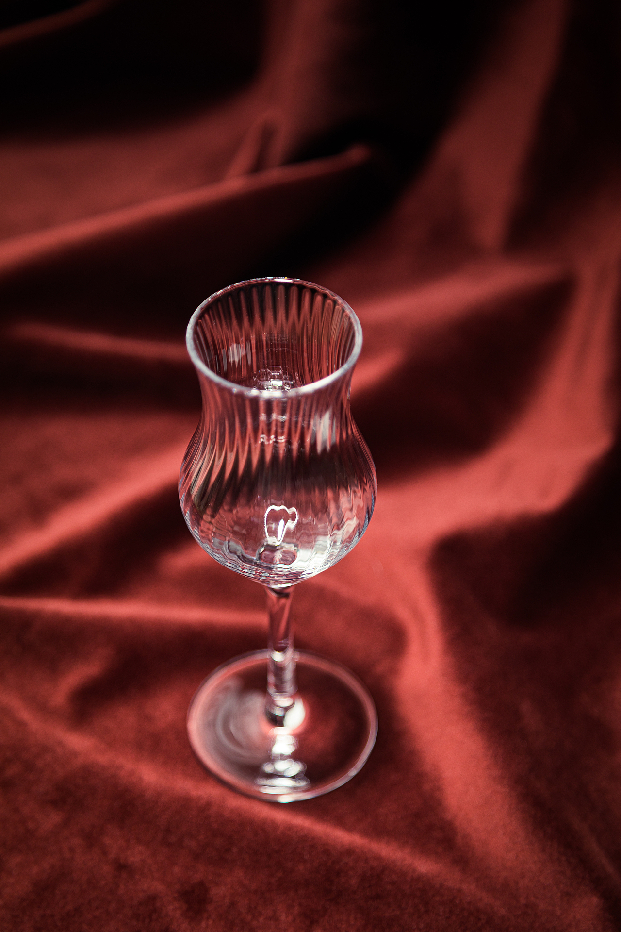 《不甘寂寞》| 高脚杯 | 香槟杯 | 玻璃杯 | 饮具（图ZMzEwMjcwODY4） - 产品摄影 - 站酷设计师一毛拍美器原创素材 - 站酷ZCOOL