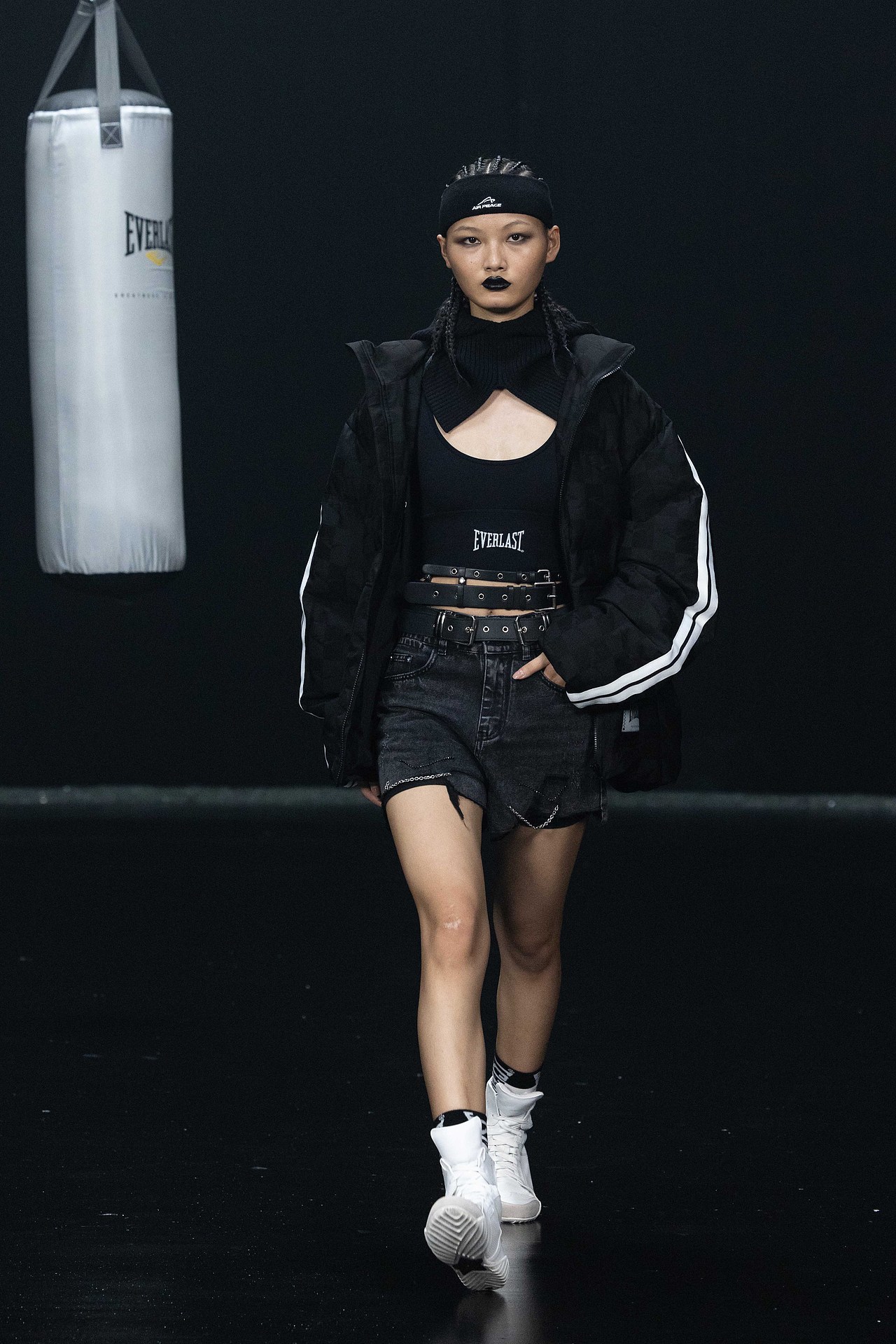 太平鸟运动时装系列2022秋冬秀