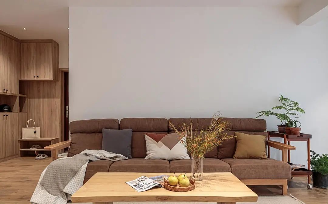 简约温馨的128 ㎡，小夫妻用大白墙上演“诗与远方”