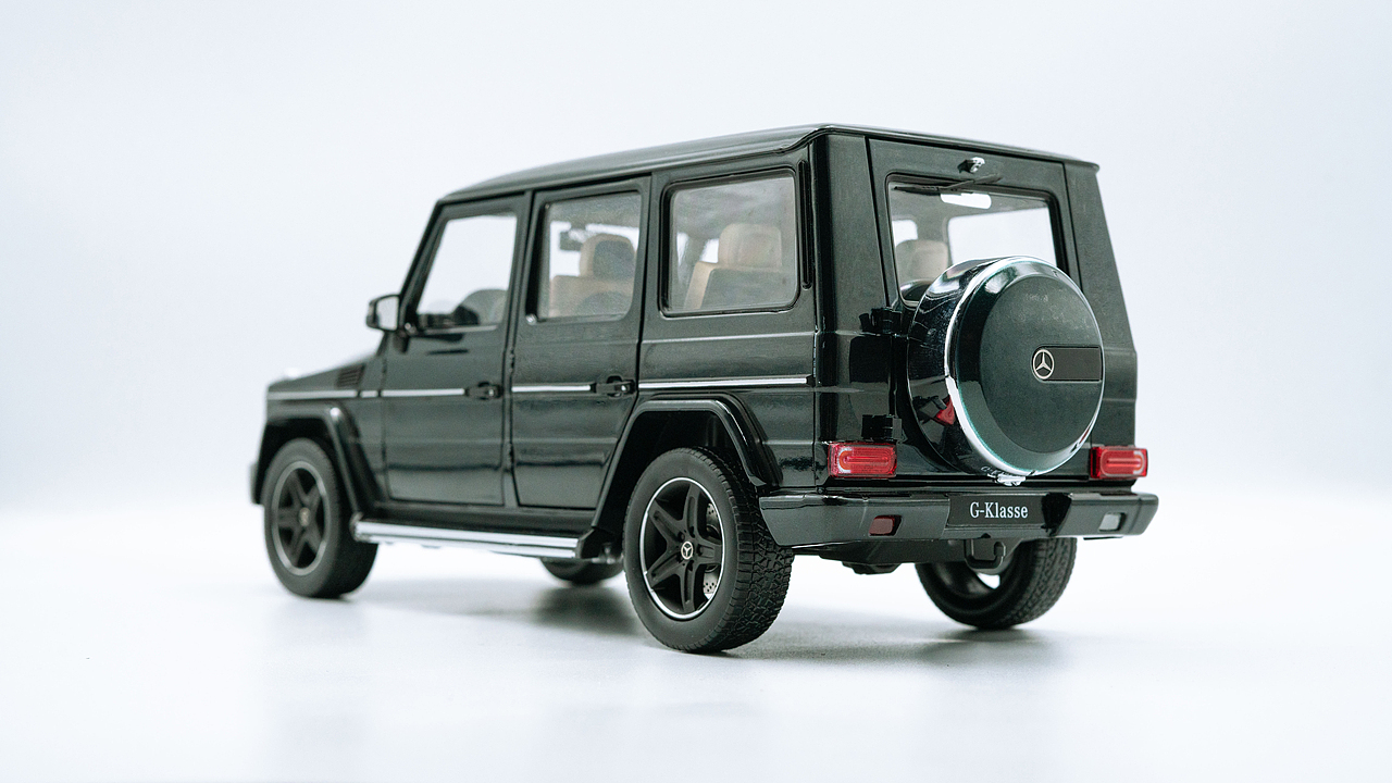 Mercedes-Benz G500 W463 1:18 iScale