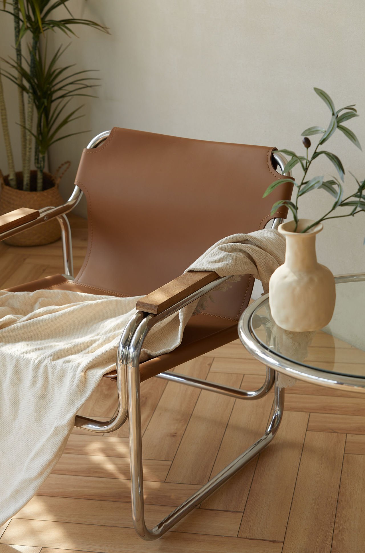 #WOW 两款不同设计的皮质扶手椅,家具椅子拍摄分享