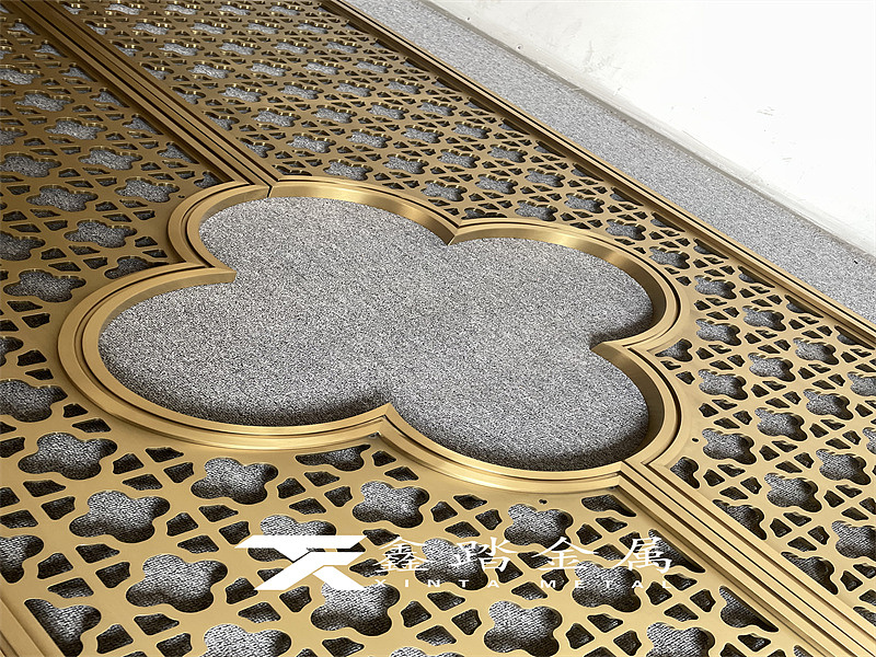 10mm铝雕梅花花格屏风、拉丝钛金铝雕玄关隔断