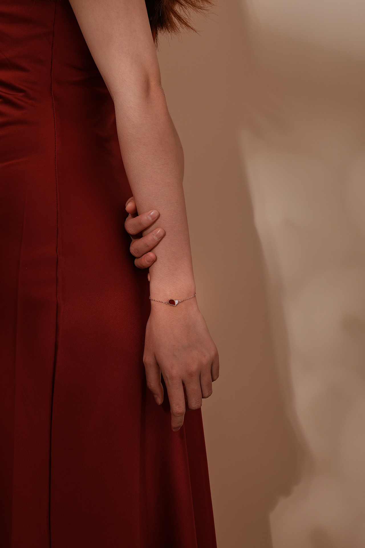 暗雅首饰佩戴意境拍摄，珠宝模特