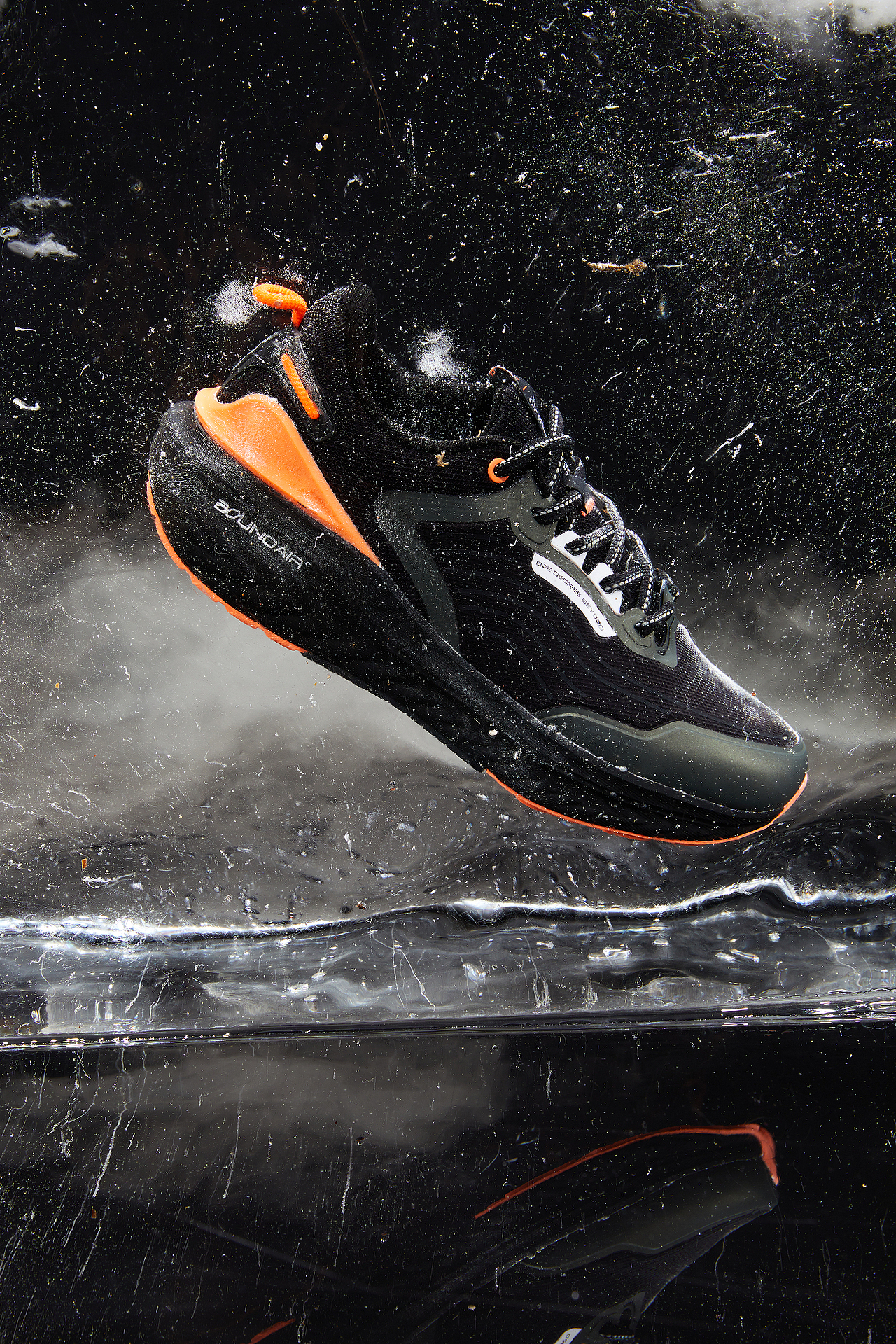 有趣的静物拍摄——冰块中鞋子