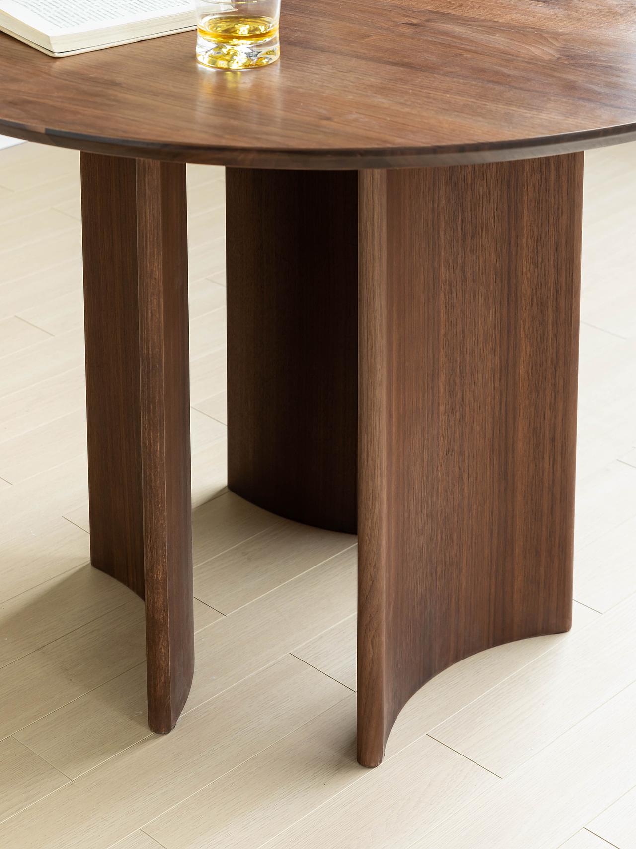 家具摄影-黑胡桃木圆桌（图ZMzI1MDYyNTgw） - 产品摄影 - 站酷设计师爆炸泡泡原创素材 - 站酷ZCOOL