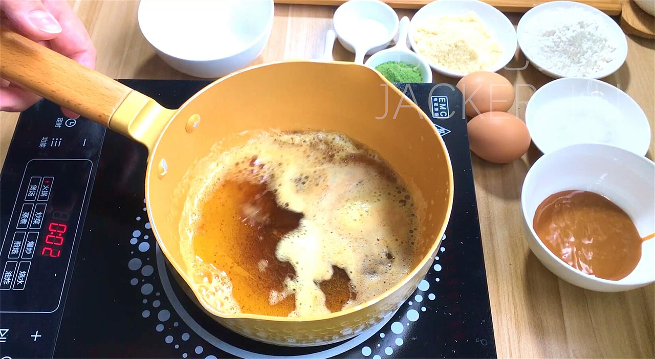 焦糖抹茶玛德琳,焦糖香醇,淡淡抹茶香气,扑面而来。