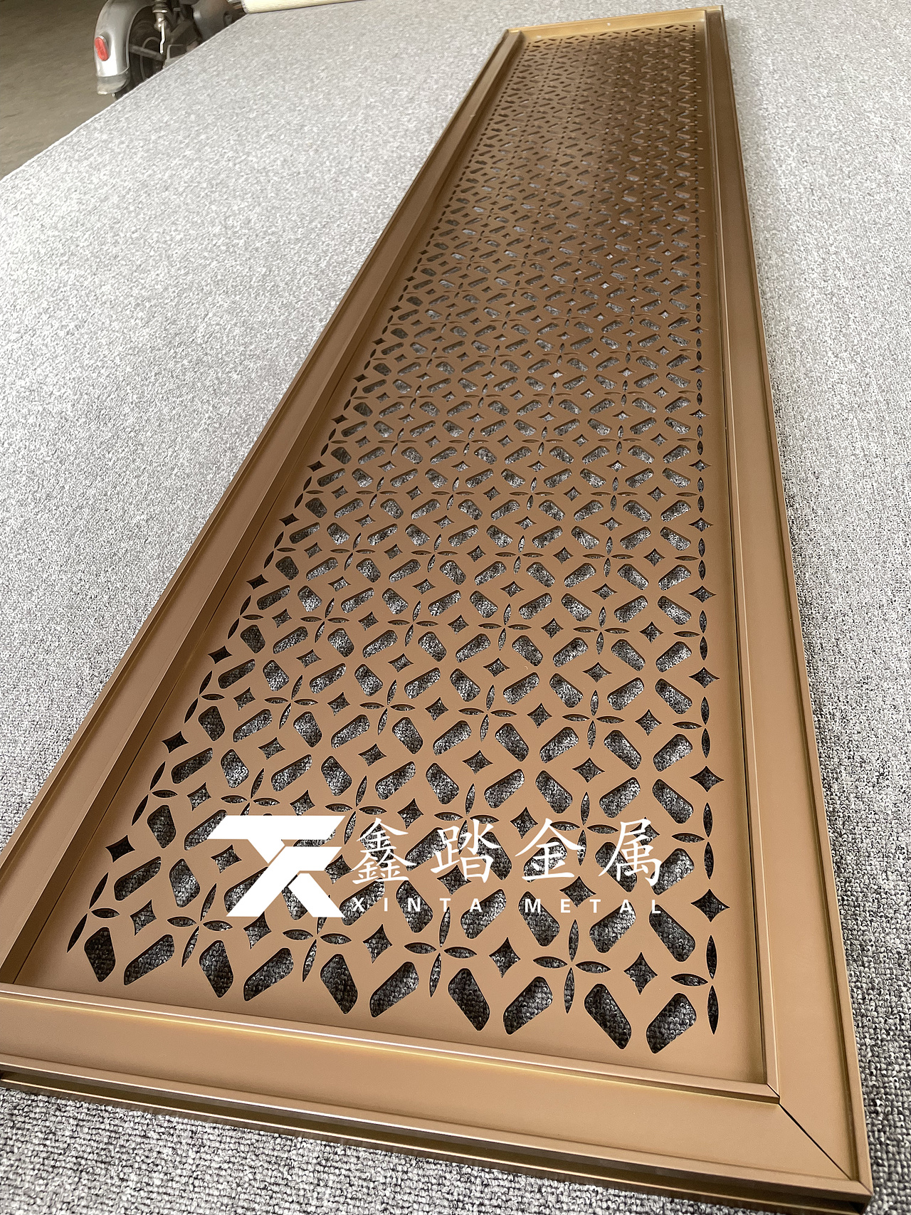 真空电镀玫瑰金不锈钢激光花格屏风